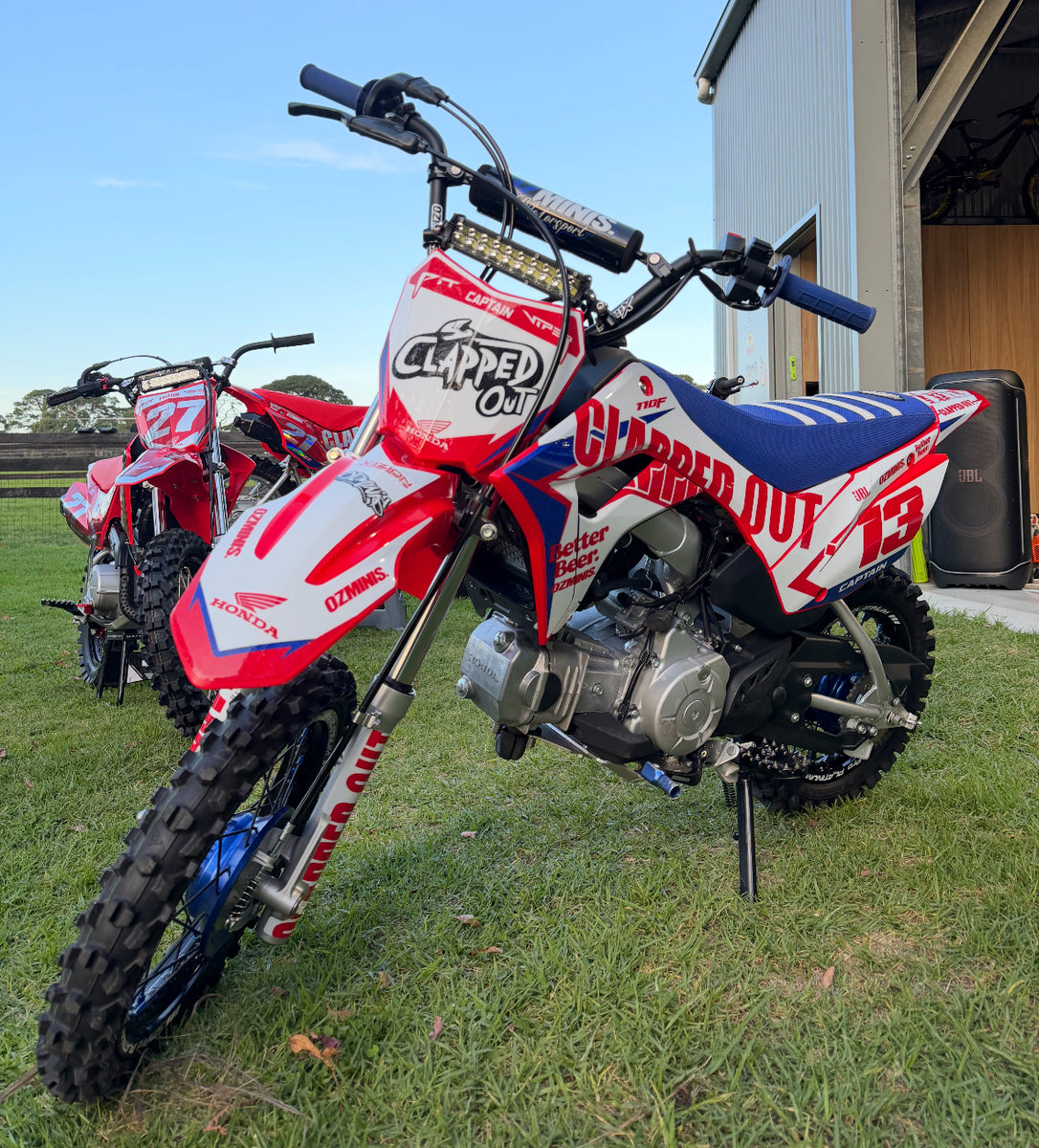 Clapped Out Graphics – Ozminis Motorsport