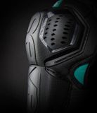 Load image into Gallery viewer, SEVEN 24.1 C/O UNITE KNEE GUARD - BLACK